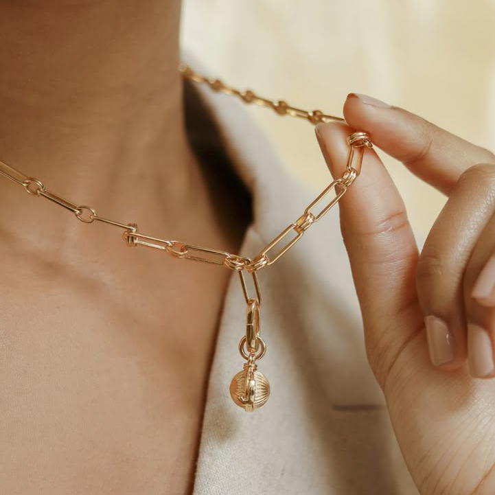 How to Mix and Match Jewelry with Everyday Outfits